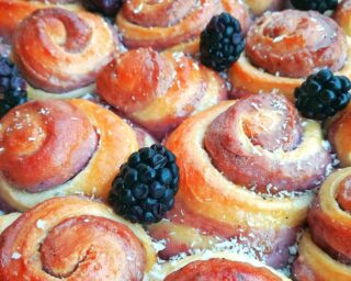 rose cocco e frutti di bosco