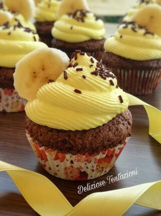 banana split cupcake