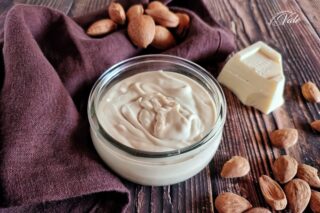 Crema Spalmabile alle Mandorle
