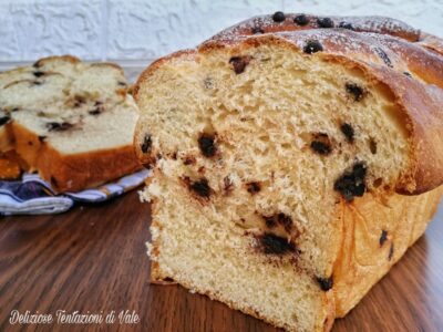 treccia di pan brioche con gocce di cioccolato