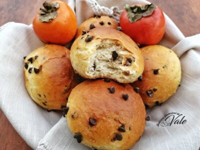 brioche ai cachi con gocce di cioccolato