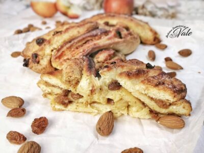 treccia farcita con mele mandorle e uvetta