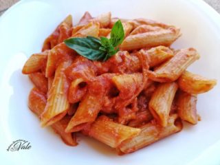 Pasta al Sugo di Mozzarella Affumicata