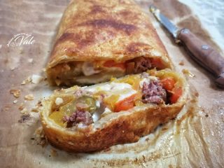 Strudel di Peperoni e Salsicce