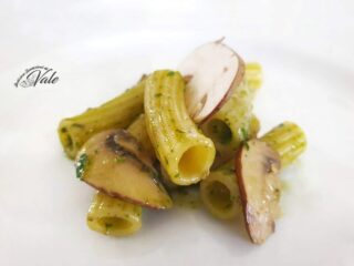 Tortiglioni ai Funghi e Crema di Basilico