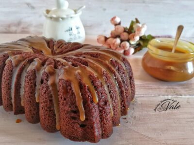 Torta al Cioccolato con Glassa al Caramello