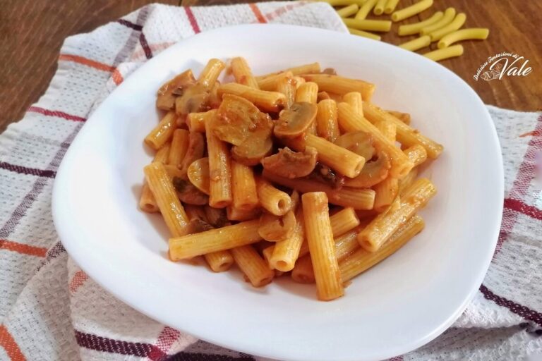 PASTA CON FUNGHI CHAMPIGNON E POMODORINI, veloce e gustosa