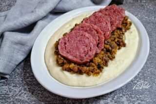 Cotechino con Lenticchie e Purè