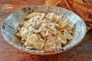 Farfalle con Formaggio Spalmabile