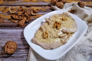 Fettine di Arista di Maiale in Salsa di Noci