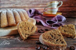 Ciambellone al Caffè con Gocce di Cioccolato
