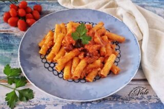 Pasta con Ragรน di Pesce Spada
