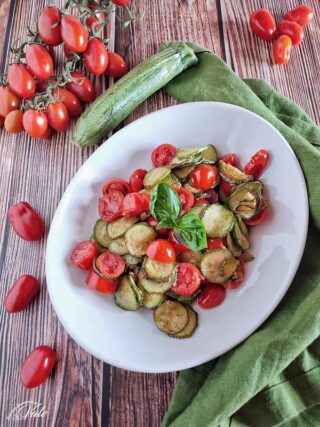 ZUCCHINE IN PADELLA CON POMODORO ricetta facile e veloce