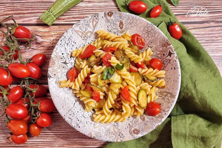 PASTA ZUCCHINE E POMODORINI primo piatto facile e veloce