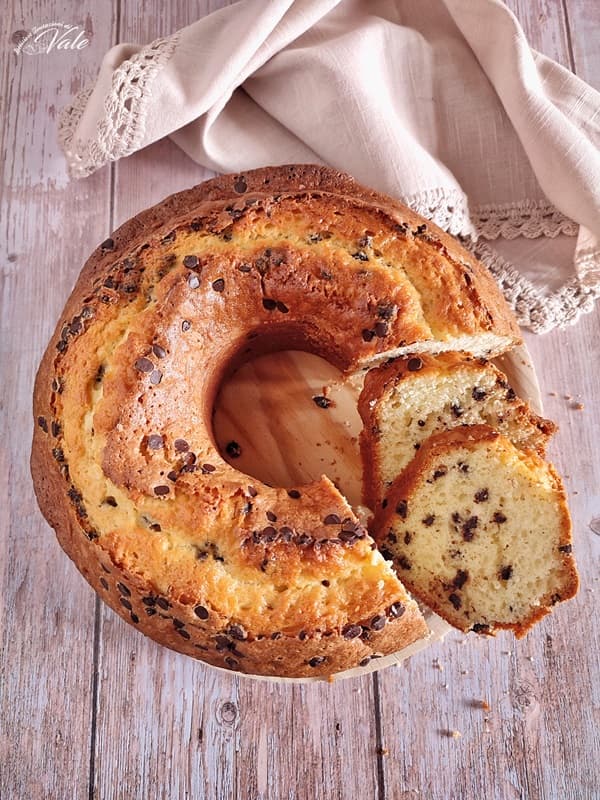 Ciambellone con Gocce di Cioccolato Ciambellone con Gocce di Cioccolato